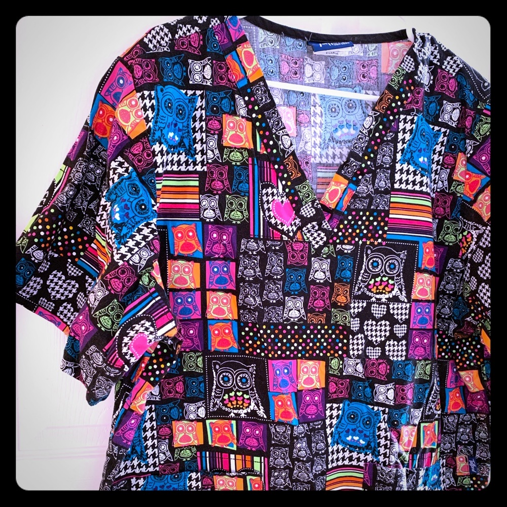 XL Multicolor Owl & Hearts Scrub Top